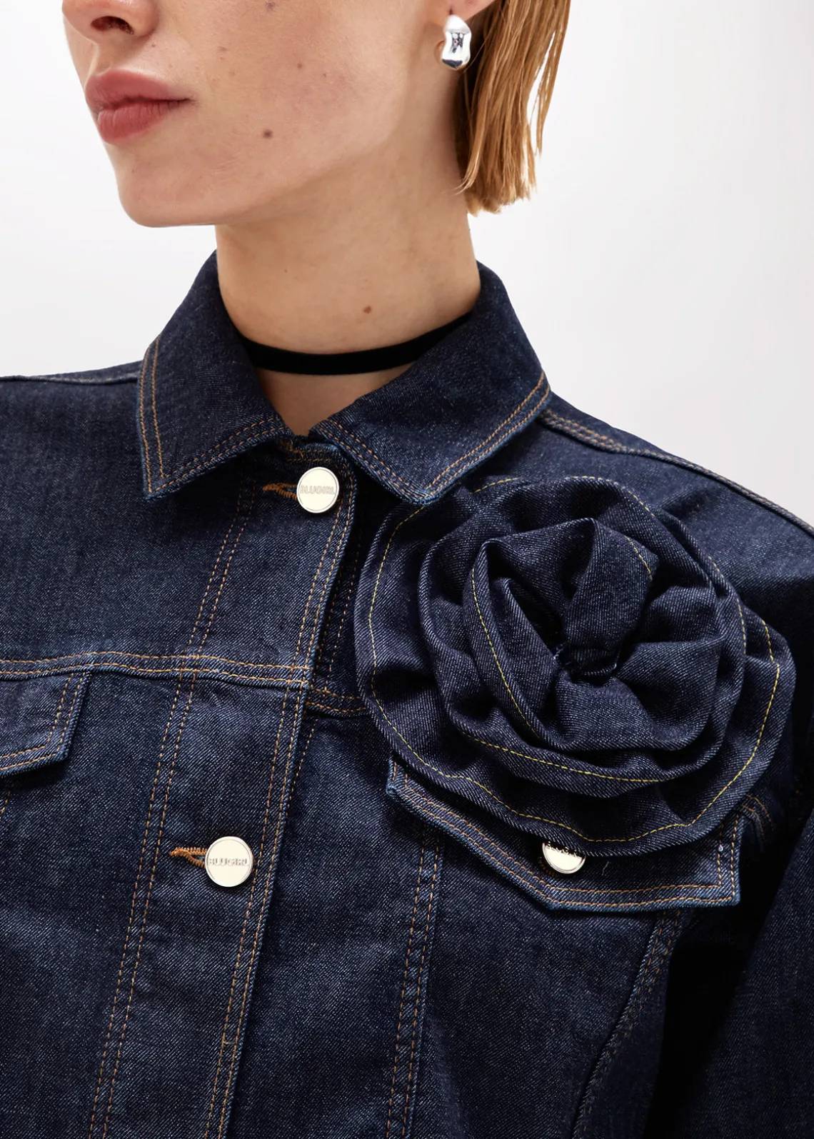 DENIM JACKET WITH ROSE-SHAPED PIN