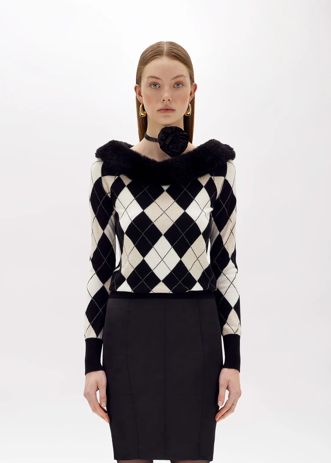 DIAMOND PATTERN SWEATER WITH FAUX FUR COLLAR