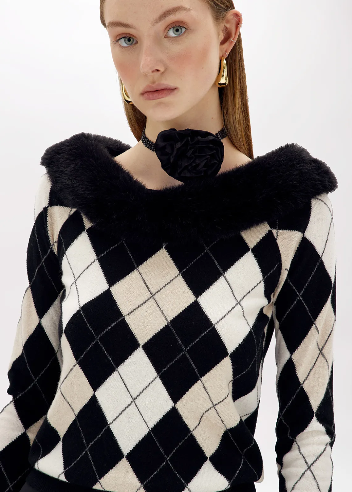 DIAMOND PATTERN SWEATER WITH FAUX FUR COLLAR