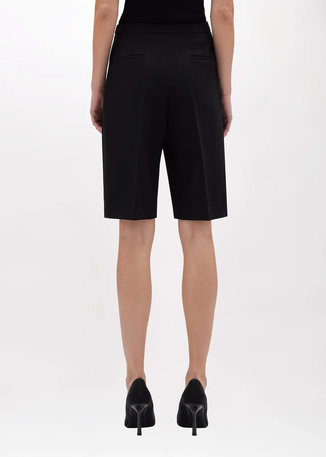 LIGHT CRÊPE BERMUDA SHORTS
